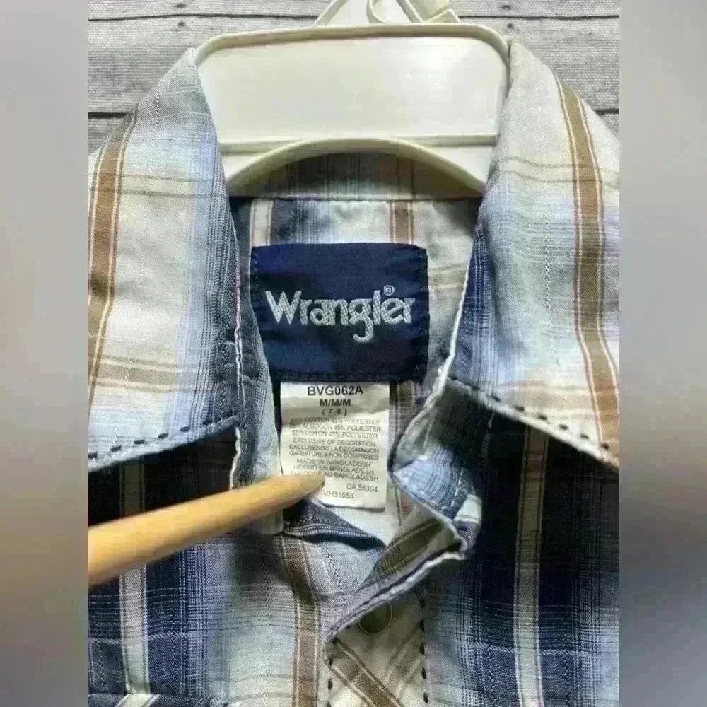 Boys Wrangler Button Down Dress Shirt size 7-8 A0031